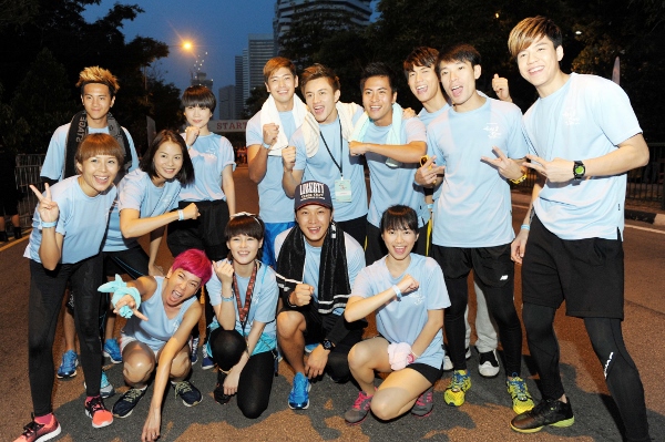 The star studded event saw local celebrities usher in the Year of the Horse at the MediaCorp Hong Bao Run 2014 (600x399)